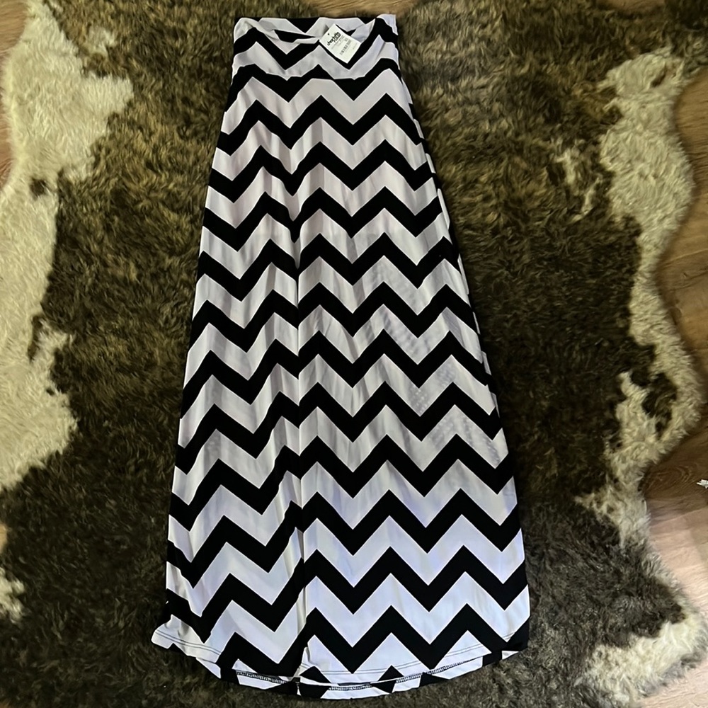 Charlotte Russe NWT chevron maxi skirt.